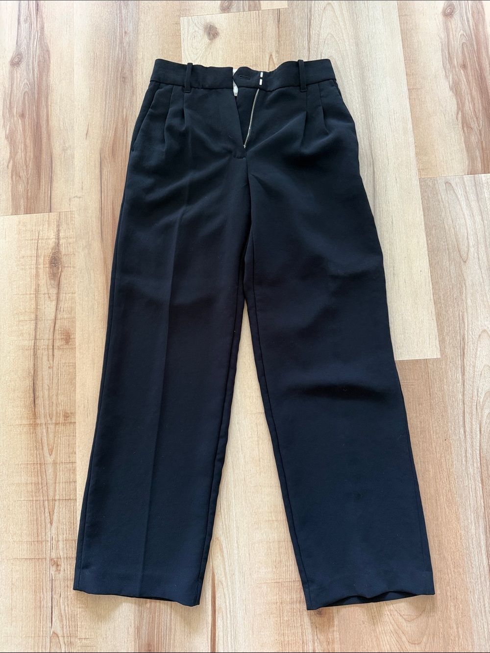 Aritzia | Effortless Pants | Black | Size 4
